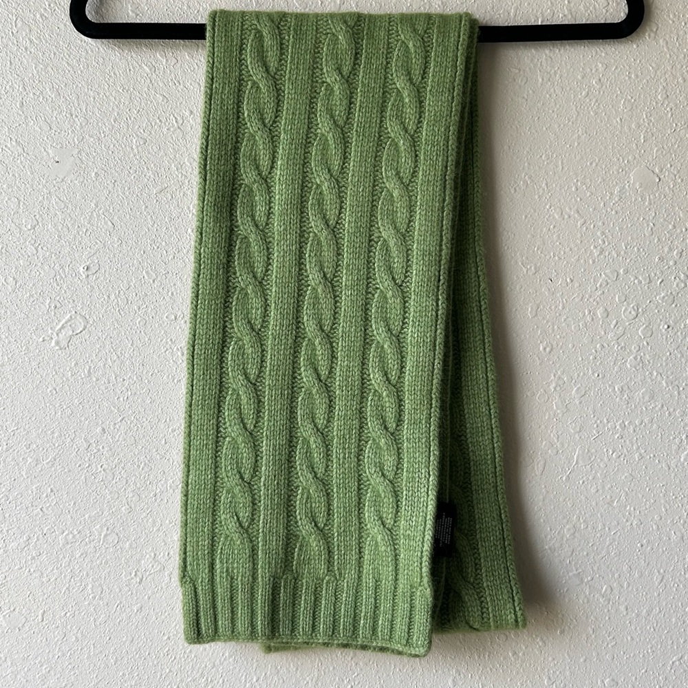 The limited wool and cashmere blend cabled scarf - Picture 2 of 4